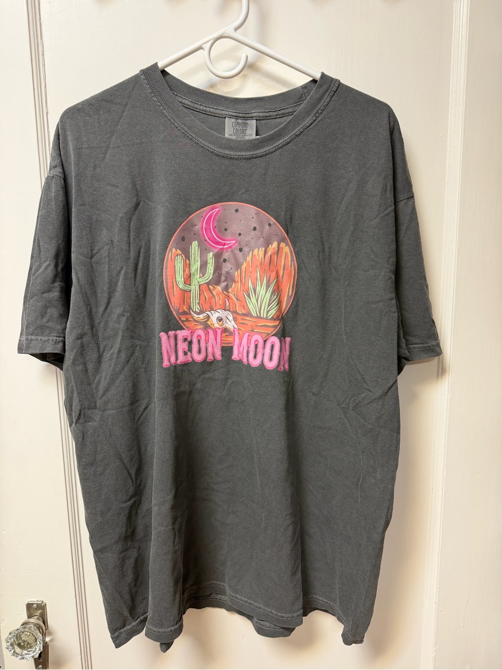 NWOT Comfort Colors Neon Moon Tee